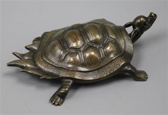 A Chinese silver wire inlaid bronze figure of a turtle L.15cm